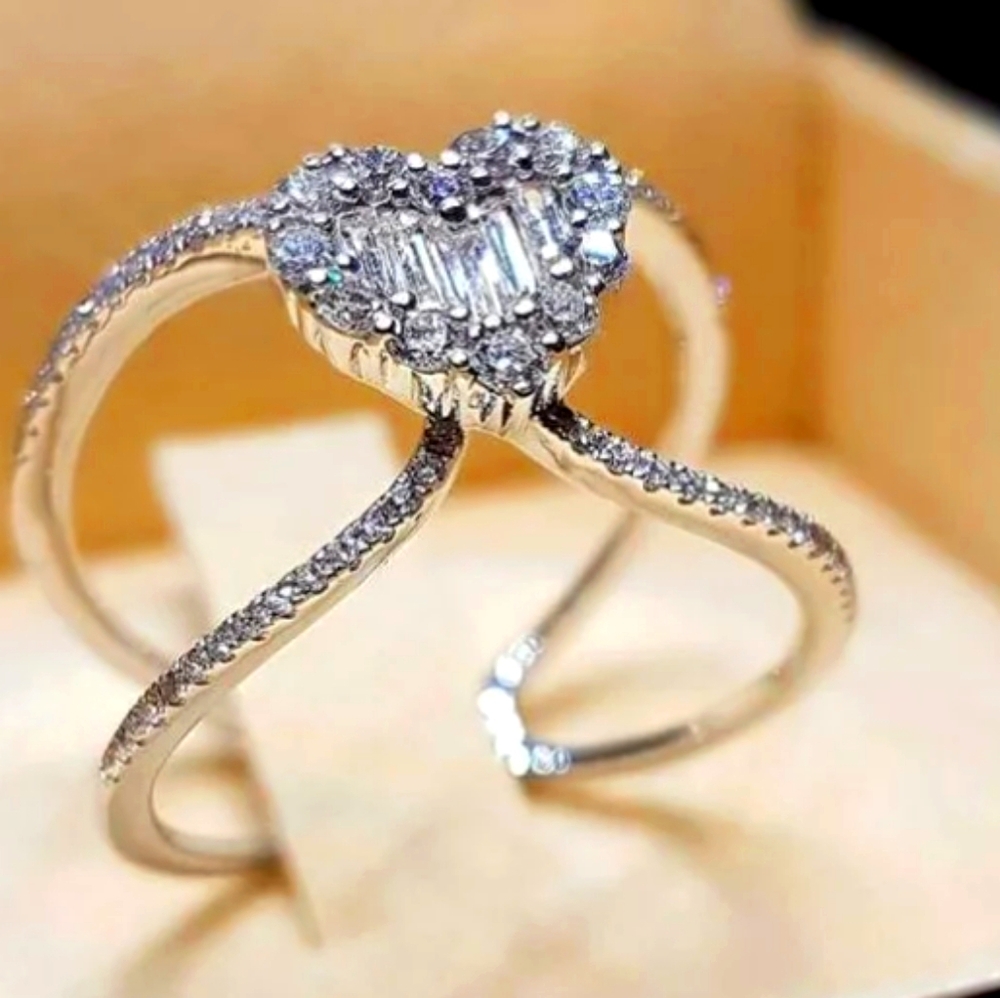 White Gold Diamond Heart Ring Size 8